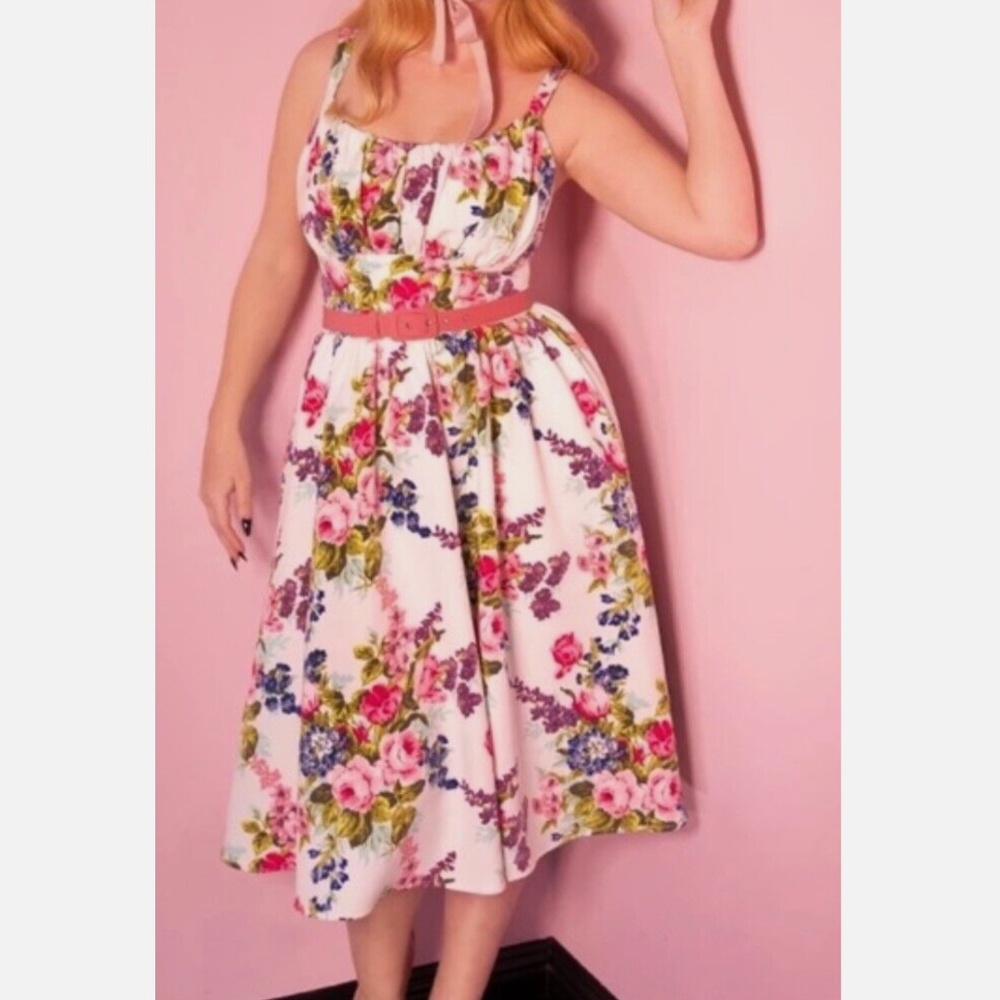 Ingenue Dress in White Vintage Floral Print - Vixen by Micheline Pitt
